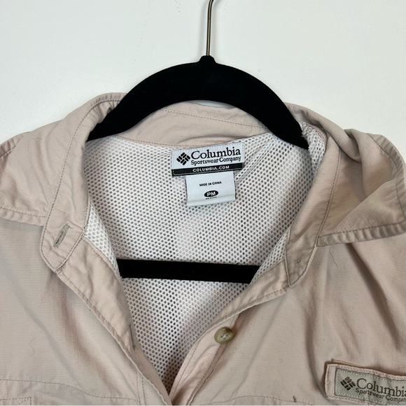 Columbia Button Down Fishing Shirt UPT 30+ Light Pink Sz Petite Medium Hiking - Picture 2 of 9
